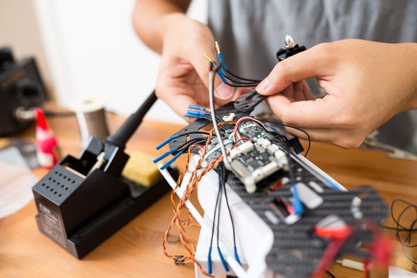 Comment réduire l'utilisation des pesticides en agriculture grâce aux drones de surveillance ?